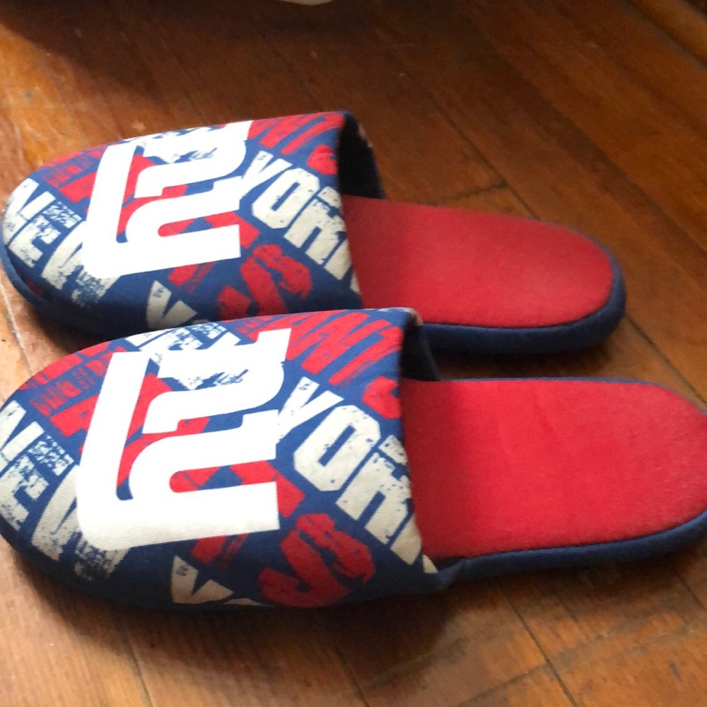 Men’s giants slippers worn once